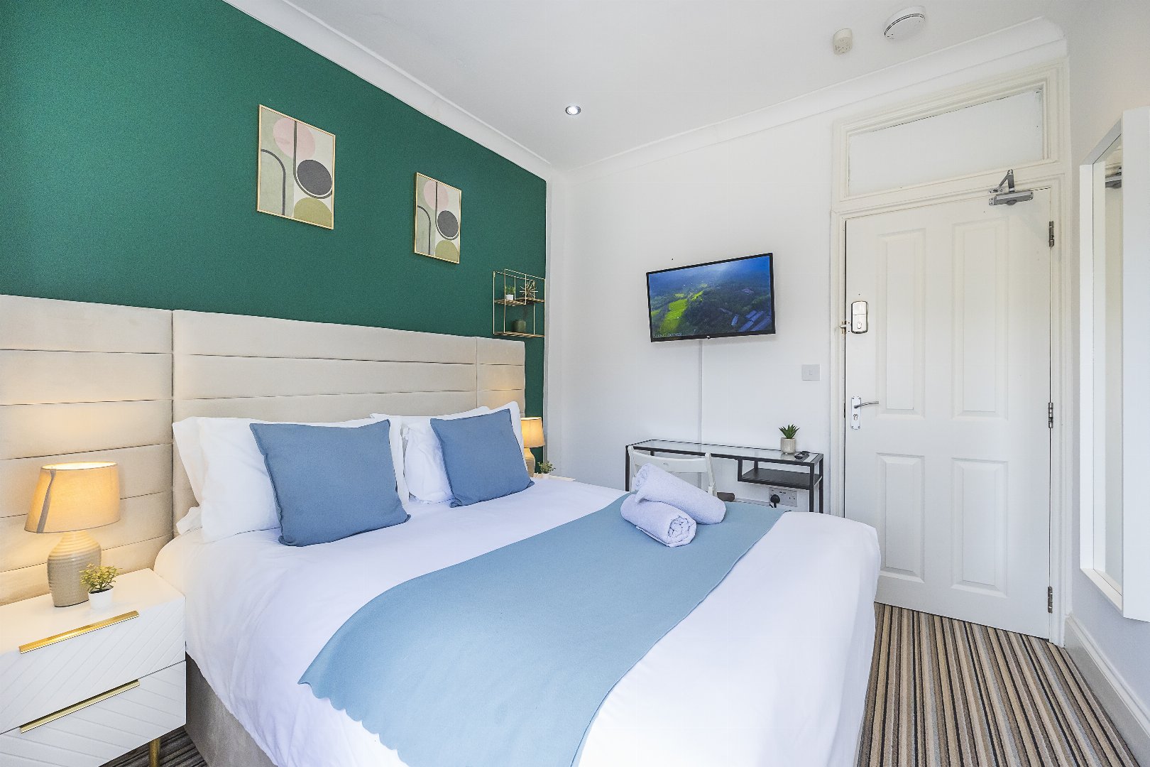 4 STUDD STREET — Room D2