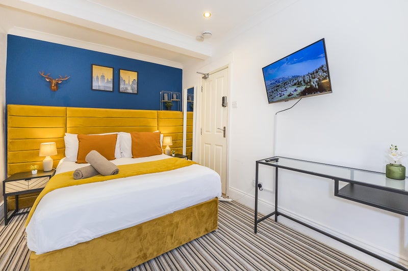 4 STUDD STREET — Room D1