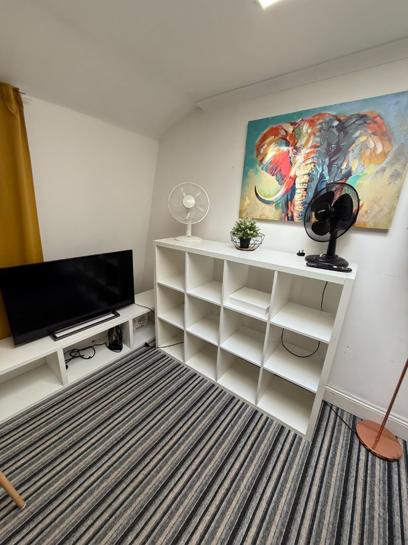 288 ESSEX ROAD — Room FLAT D